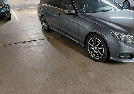 Mercedes-Benz E 220 BlueTEC BE T Edition AVANTG. Auto. Edi...