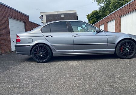 BMW 320i -