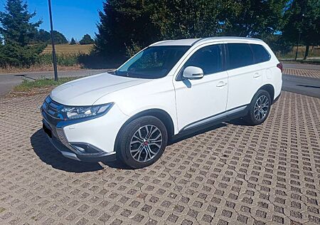 Mitsubishi Outlander PLUS 2.2 l DI-D 4WD AT Top