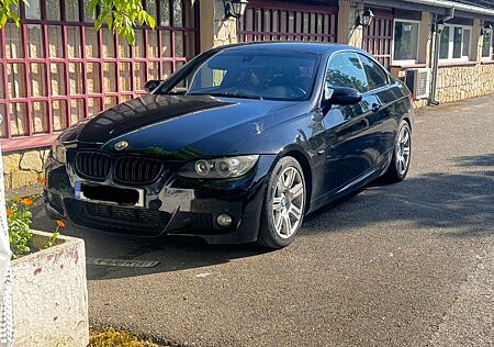 BMW 330d Coupé Black