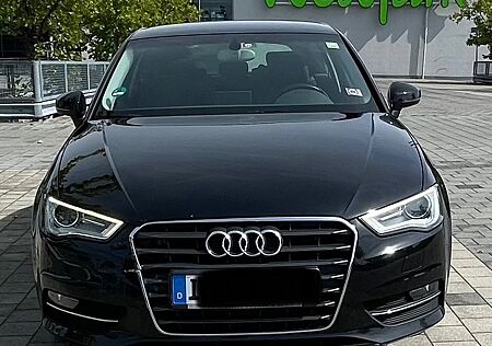 Audi A3 2.0 TDI S tronic Amb. leichten Frontalschaden