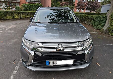 Mitsubishi Outlander 2WD . 2017. TÜV 10.2026 . Kein Höndler