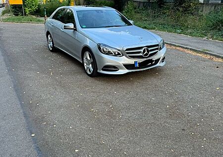 Mercedes-Benz E 250 BlueTEC 4MATIC AVANTGARDE Autom. AVANT...