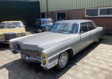 Cadillac Fleetwood Brougham