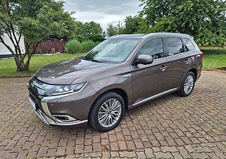 Mitsubishi Plug in Hybrid Outlander Plug-in Hybrid Outlander TOP AT AHK abnb.