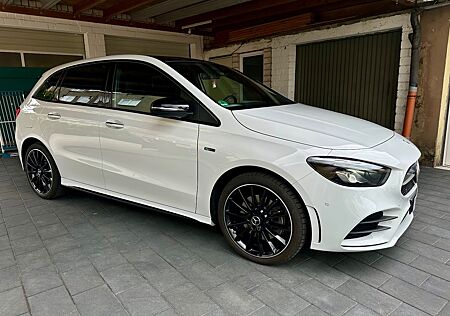 Mercedes-Benz B 250 e AMG,Keyless,Pano,AHK,19,e-Sitze,Junge Sterne