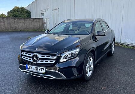 Mercedes-Benz GLA 200 -