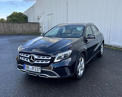 Mercedes-Benz GLA 200 -