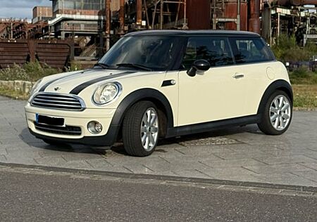 Mini Cooper Chili / Leder / Panoramadach / Klimaauto.