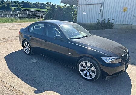 BMW 318i e90