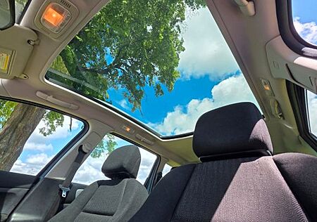Peugeot 307 SW Hu 10/26 AHK Panorama 8fachbereift
