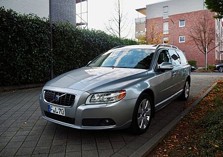 Volvo V70 III D5 2.4 Summum Vollausstattung