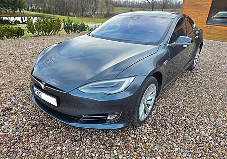 Tesla Model S 90D -