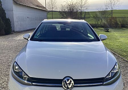 VW Golf Volkswagen 1.0 TSI Trendline Trendline