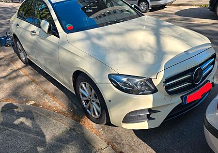 Mercedes-Benz E 220 d 4MATIC Autom. - AMG Ext. Avantgarde Int.