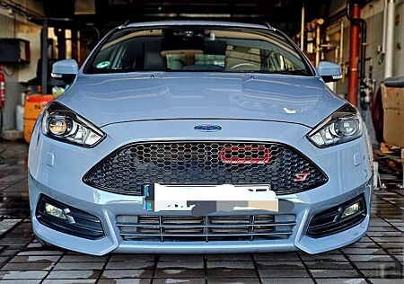 Ford Focus 2,0 ST mit ATM 55.000 KM