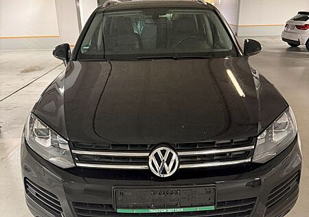 VW Touareg Volkswagen 3.0 V6 TDI Tiptr Exclusive BMot Tech...