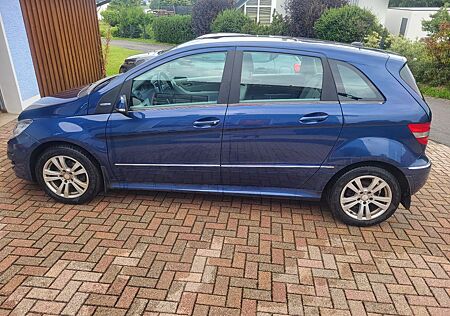 Mercedes-Benz B 180 115PS Benziner 78.396km Erstzulassung 2010