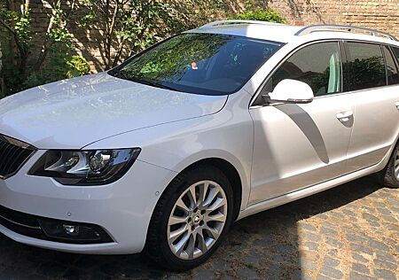 Skoda Superb 2.0 TDI 125kW DSG Combi Exclusive, AHK