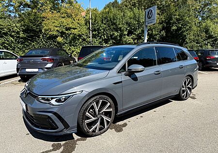 VW Golf Volkswagen VIII Variant R-Line DSG Pano Navi Standhzg