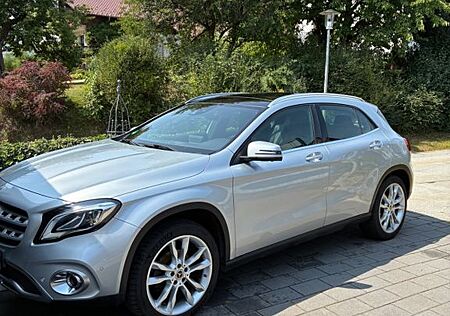 Mercedes-Benz GLA 180 -