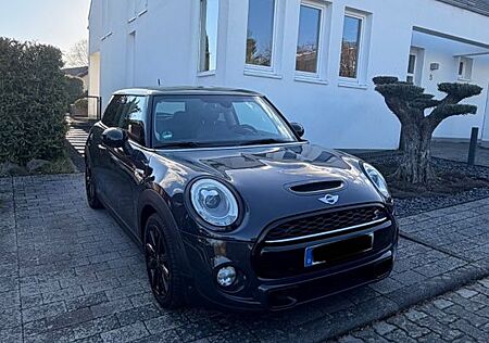 Mini Cooper S mit Vollausstattung