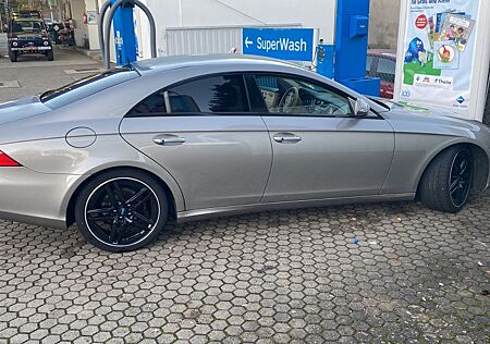 Mercedes-Benz CLS 500 - Champagnergrau V8 Saugmotor