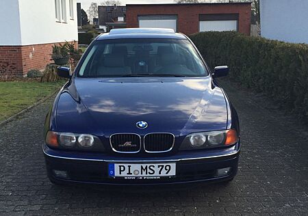 BMW 523i