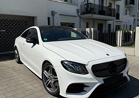 Mercedes-Benz E 220 E 220d AMG Night Paket*PANORAMA*Widescreen*360°