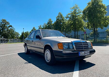 Mercedes-Benz E 230