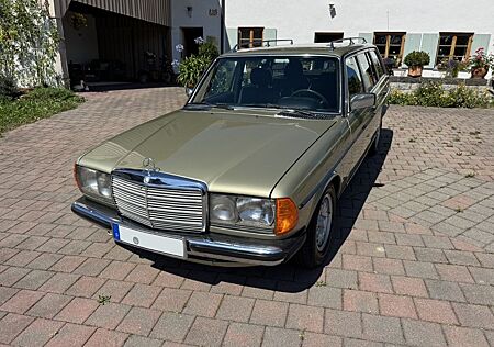 Mercedes-Benz 280 W123 - 280TE