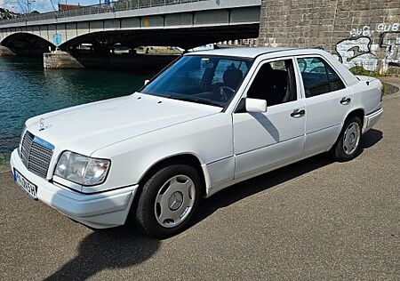 Mercedes-Benz E 200 ELEGANCE Elegance