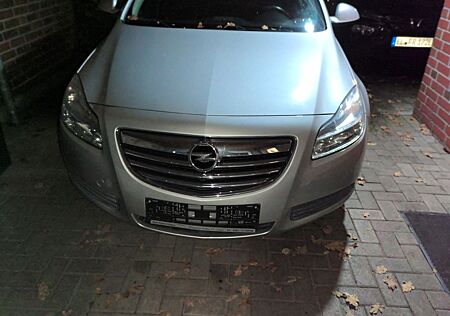 Opel Insignia 1.6 Edition + AHK + Navi