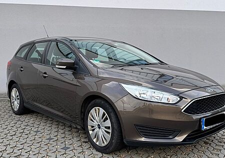 Ford Focus Turnier Trend*SHZ*1HAND*Zahnriemen&TÜV NEU
