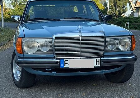 Mercedes-Benz E 230