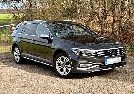 VW Passat Alltrack Volkswagen 2.0 TDI DSG 4M IQ.LIGHT PANO AHK