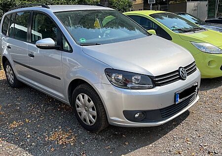 VW Touran Volkswagen 1.6 TDI BMT, Navi, AHK, 8-fach Räder