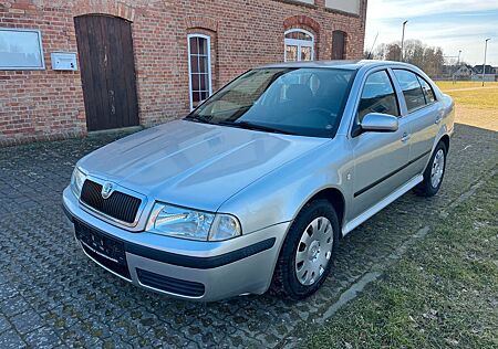 Skoda Octavia Lim. Tour 1.6 *Klimaanlage/TÜV NEU*