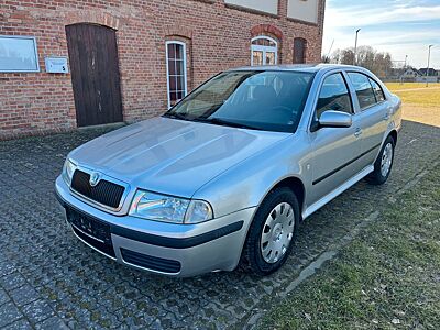Skoda Octavia Lim. Tour 1.6 *Klimaanlage/TÜV NEU*