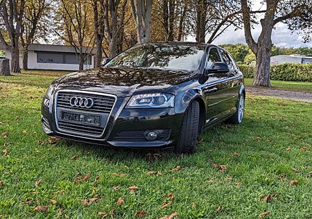 Audi A3 2.0 TDI, S line Sportback, SHZ, Tempo, CD Wec