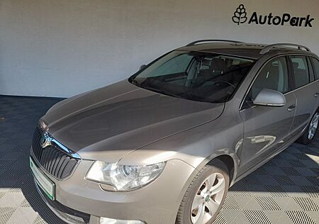 Skoda Superb Combi Elegance *XENON*