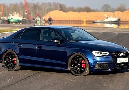 Audi S3 TFSI S tronic quattro -