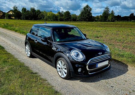 Mini Cooper D 1.5L *Leder Navi Panorama Sitzhzg