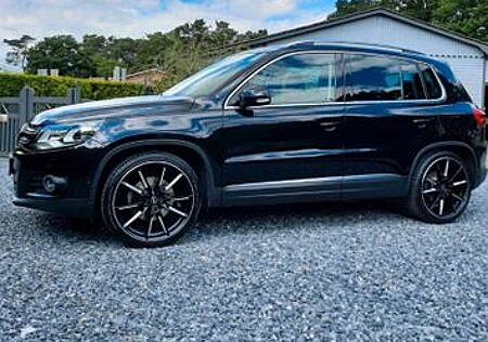 VW Tiguan Volkswagen 2.0 TSI DSG 4MOTION Sport & Style Spo...