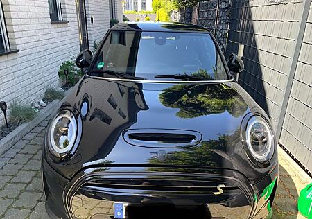 Mini Cooper SE Classic Trim Premium Plus Paket