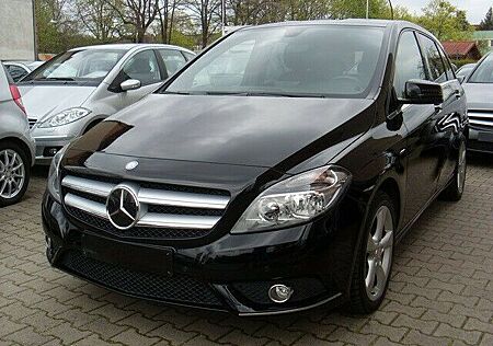Mercedes-Benz B 180 BE Ledersitze / Akt. Park-Assistent / Shz