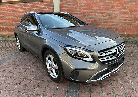 Mercedes-Benz GLA 200 Panoramadach,LED,PDC,Navigation