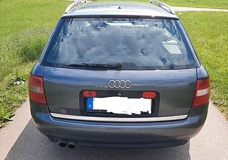 Audi A6 2.4 Liter Benzin