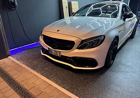 Mercedes-Benz C 63 AMG Mercedes C63 AMG Coupé / 360°-Kamera