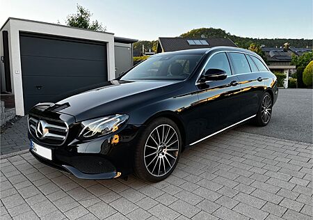 Mercedes-Benz E 220 E 220d T Command/S-Heft/360Cam/StndHZG/SHD/Ambi